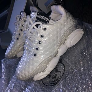 Moschino teddy bubbles size 5.5 women / 4 kids